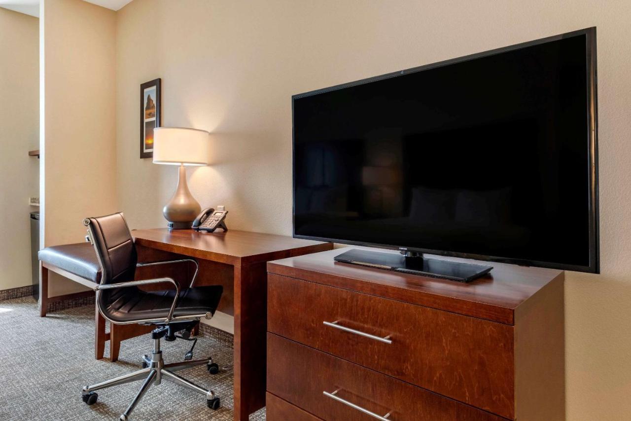 Edgewood Comfort Inn & Suites מראה חיצוני תמונה