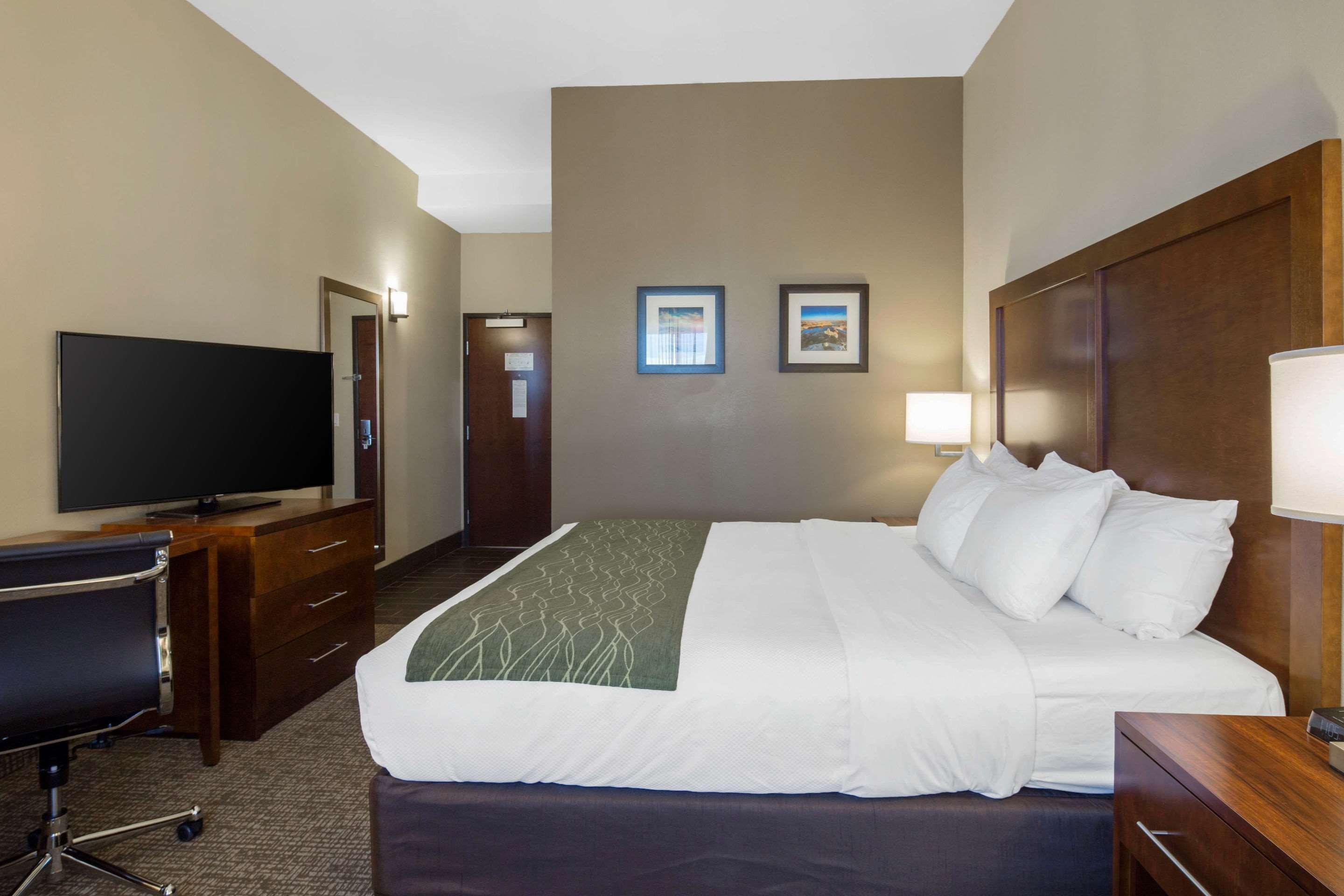 Edgewood Comfort Inn & Suites מראה חיצוני תמונה