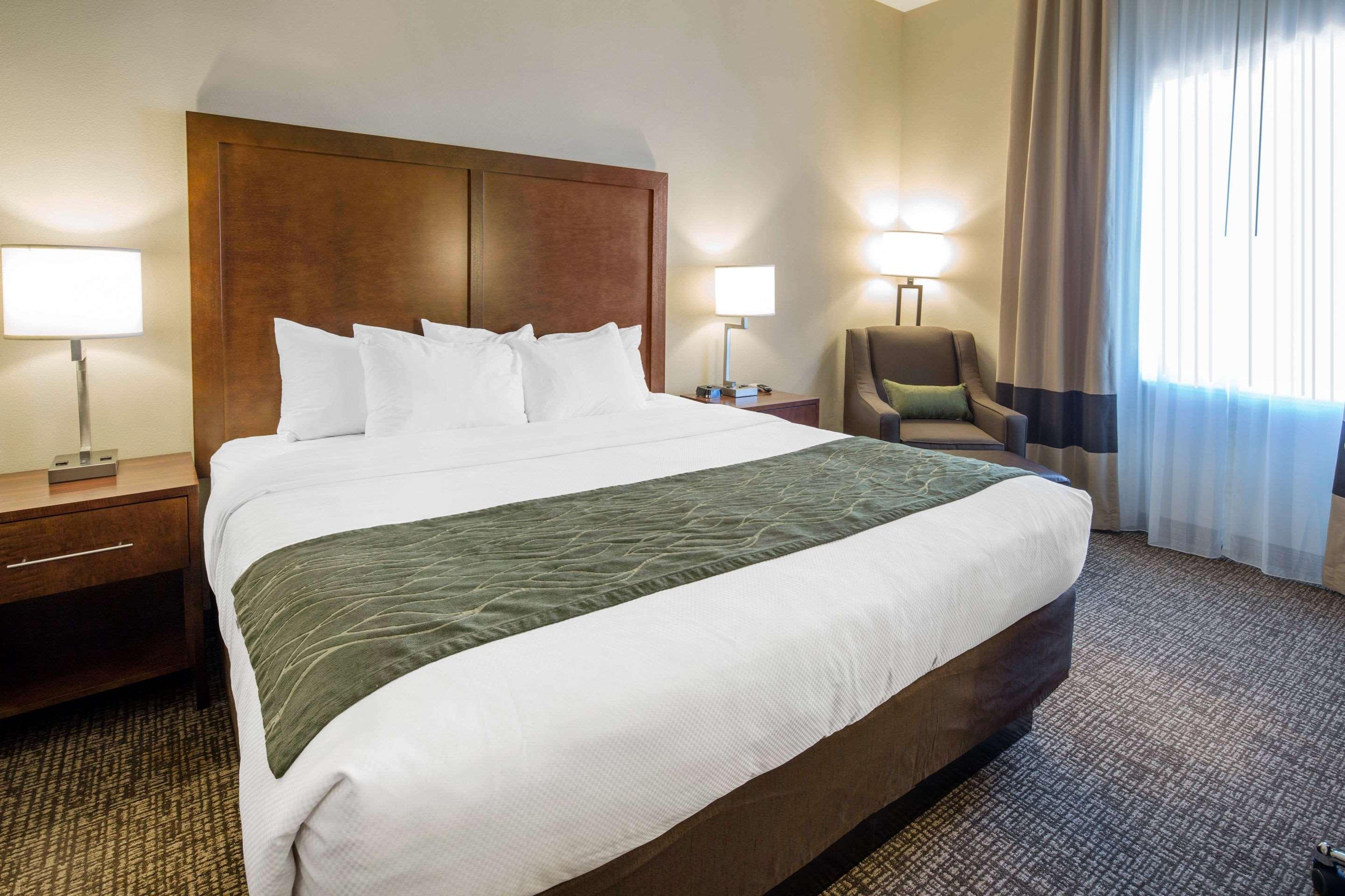 Edgewood Comfort Inn & Suites מראה חיצוני תמונה