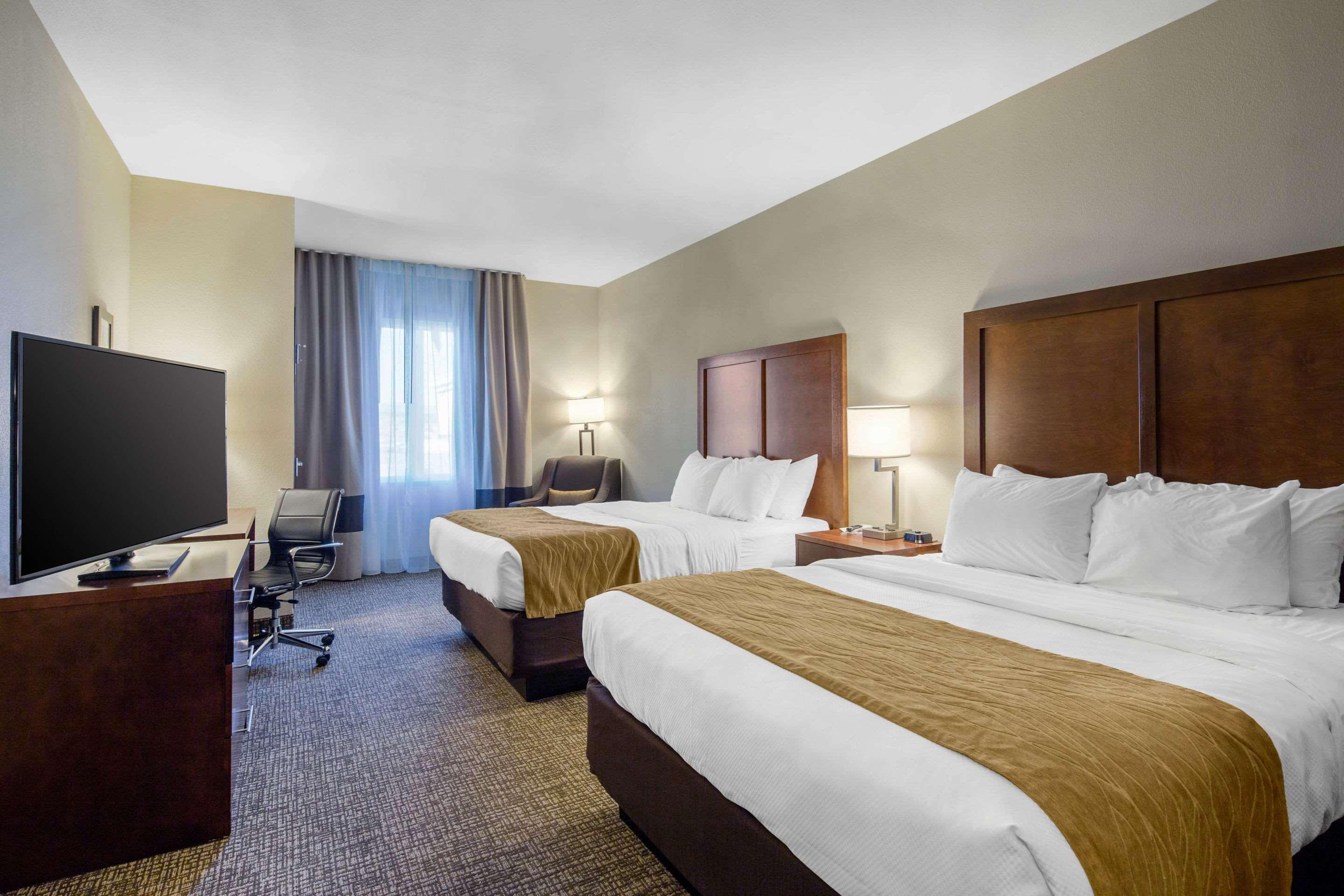 Edgewood Comfort Inn & Suites מראה חיצוני תמונה