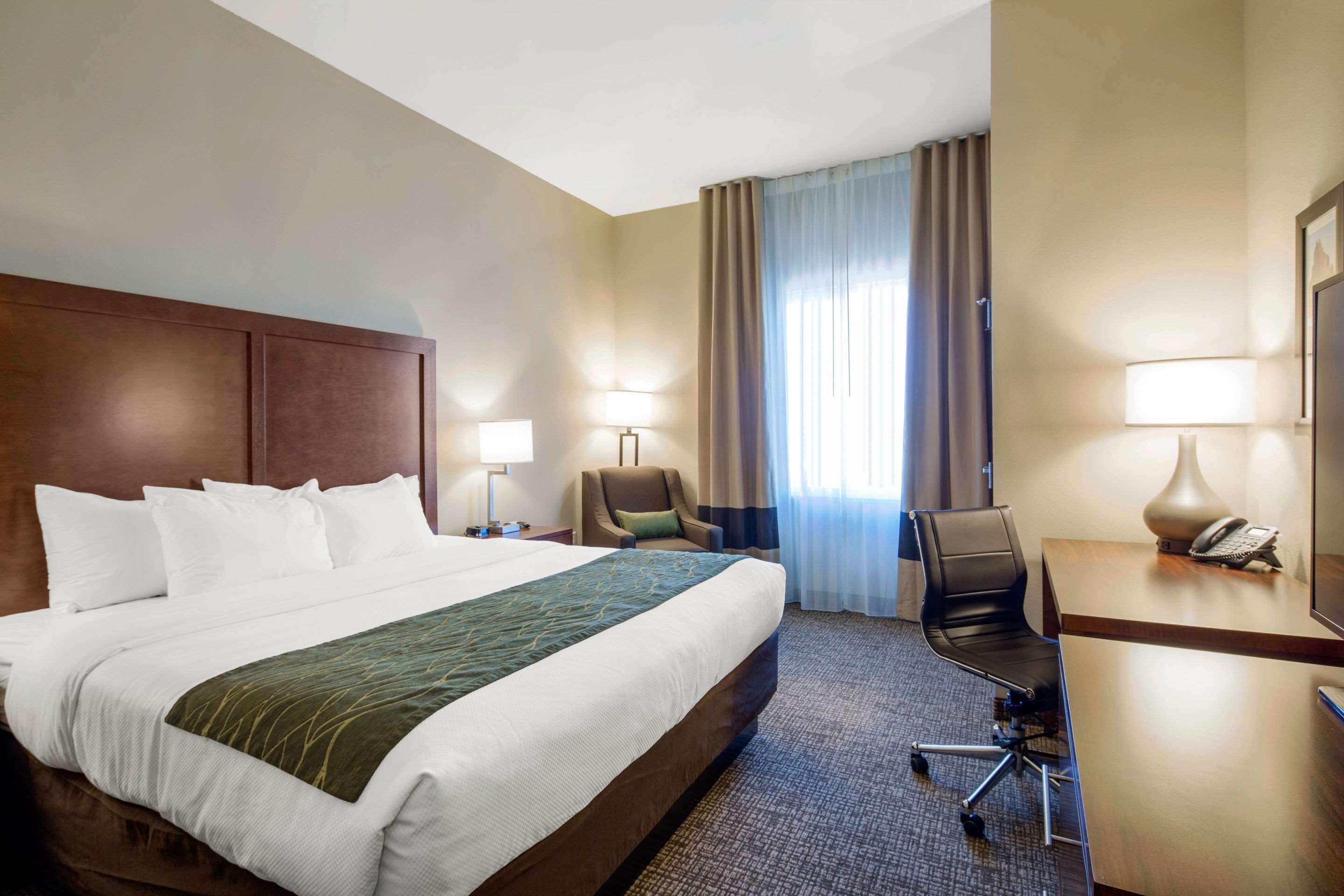 Edgewood Comfort Inn & Suites מראה חיצוני תמונה