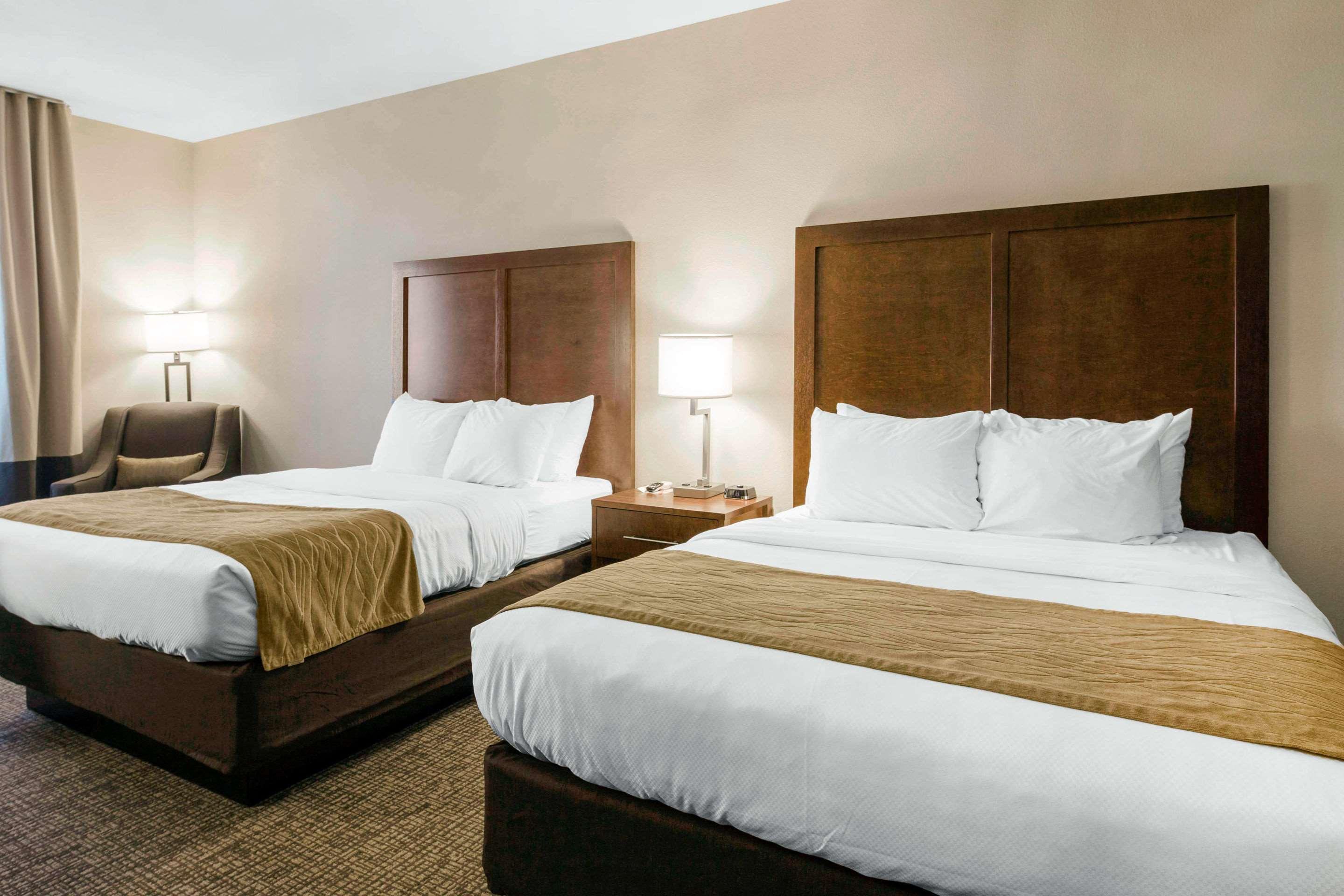 Edgewood Comfort Inn & Suites מראה חיצוני תמונה