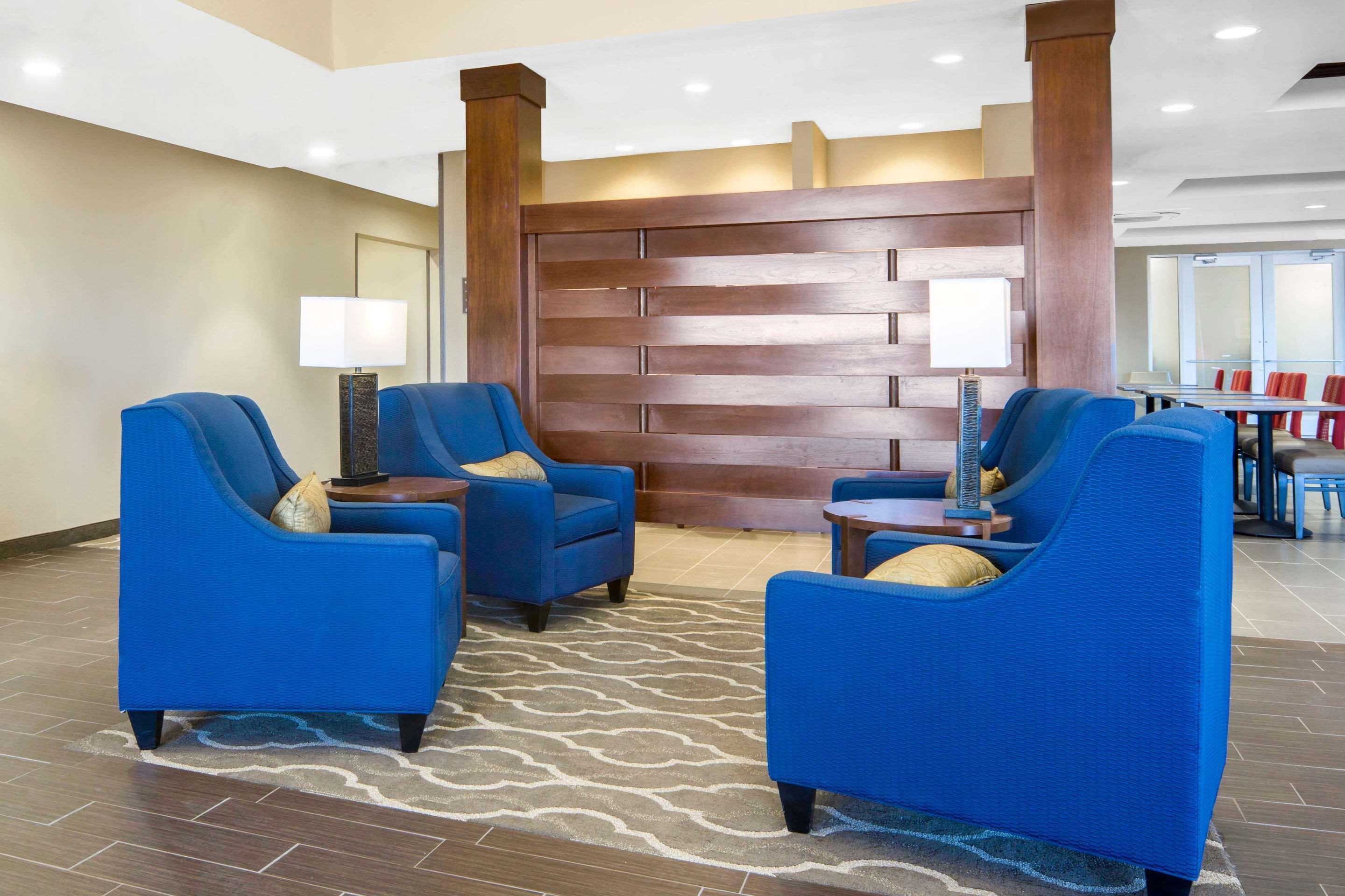 Edgewood Comfort Inn & Suites מראה חיצוני תמונה