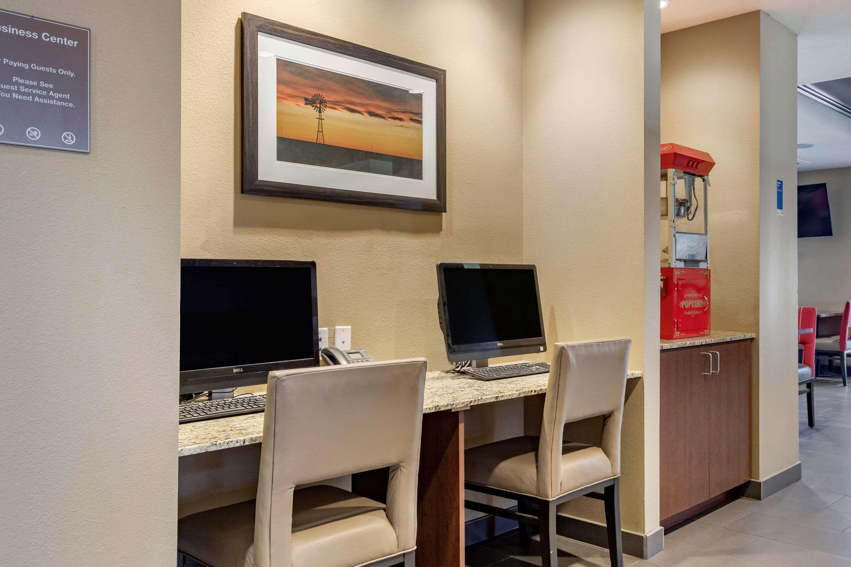 Edgewood Comfort Inn & Suites מראה חיצוני תמונה