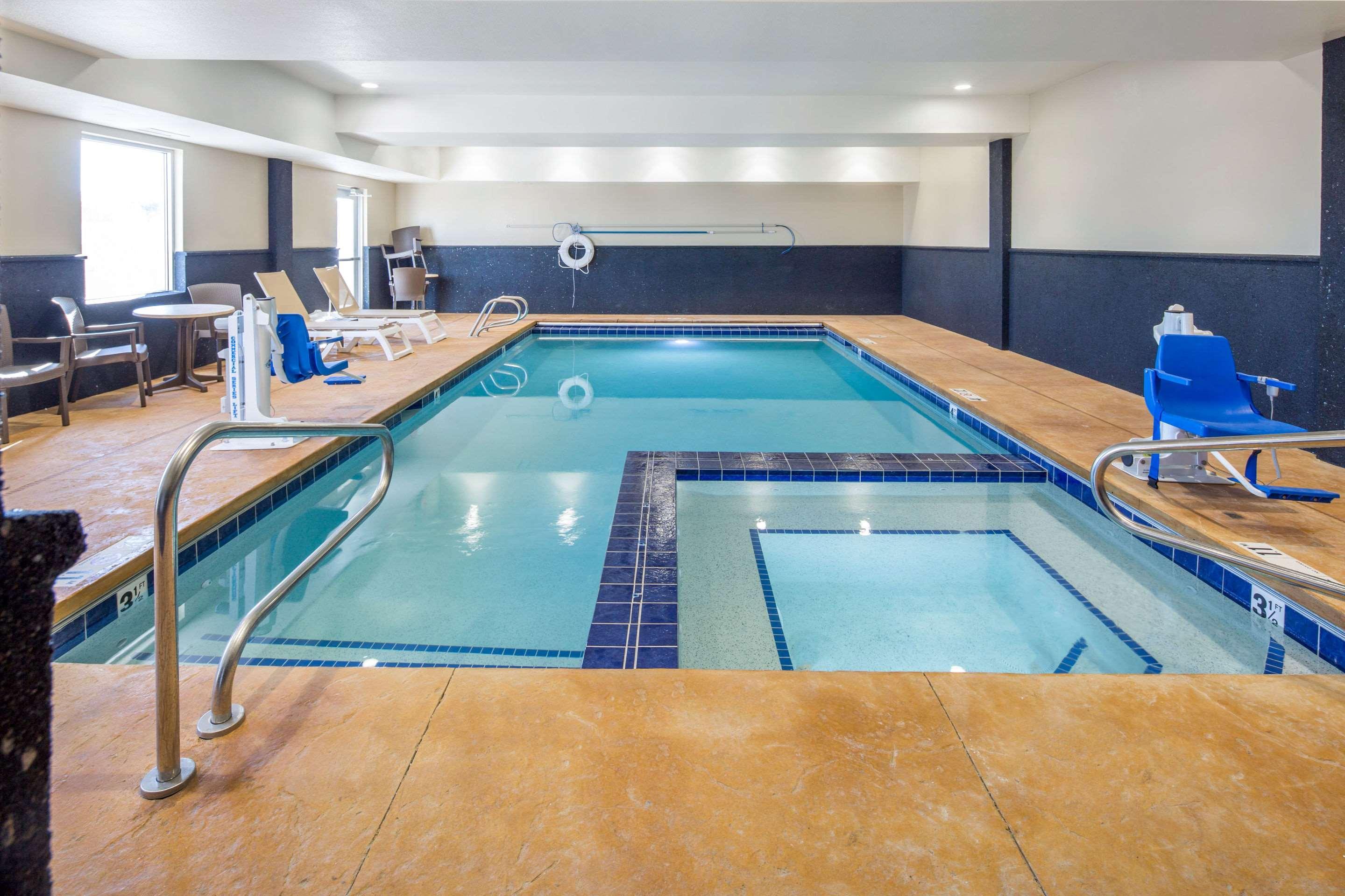 Edgewood Comfort Inn & Suites מראה חיצוני תמונה