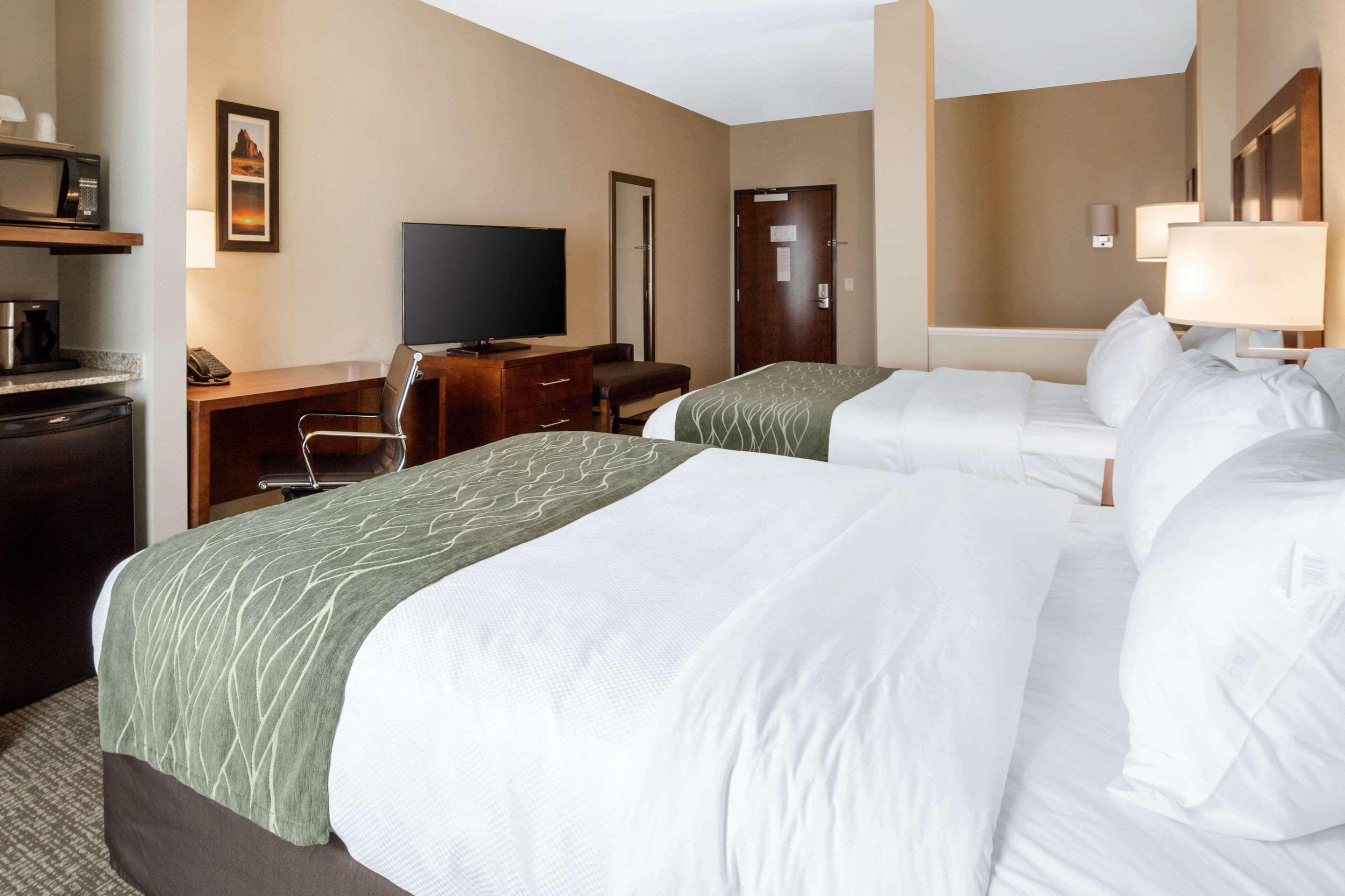 Edgewood Comfort Inn & Suites מראה חיצוני תמונה