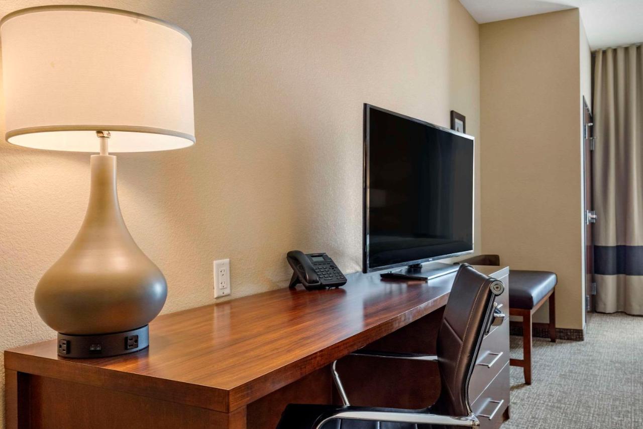 Edgewood Comfort Inn & Suites מראה חיצוני תמונה