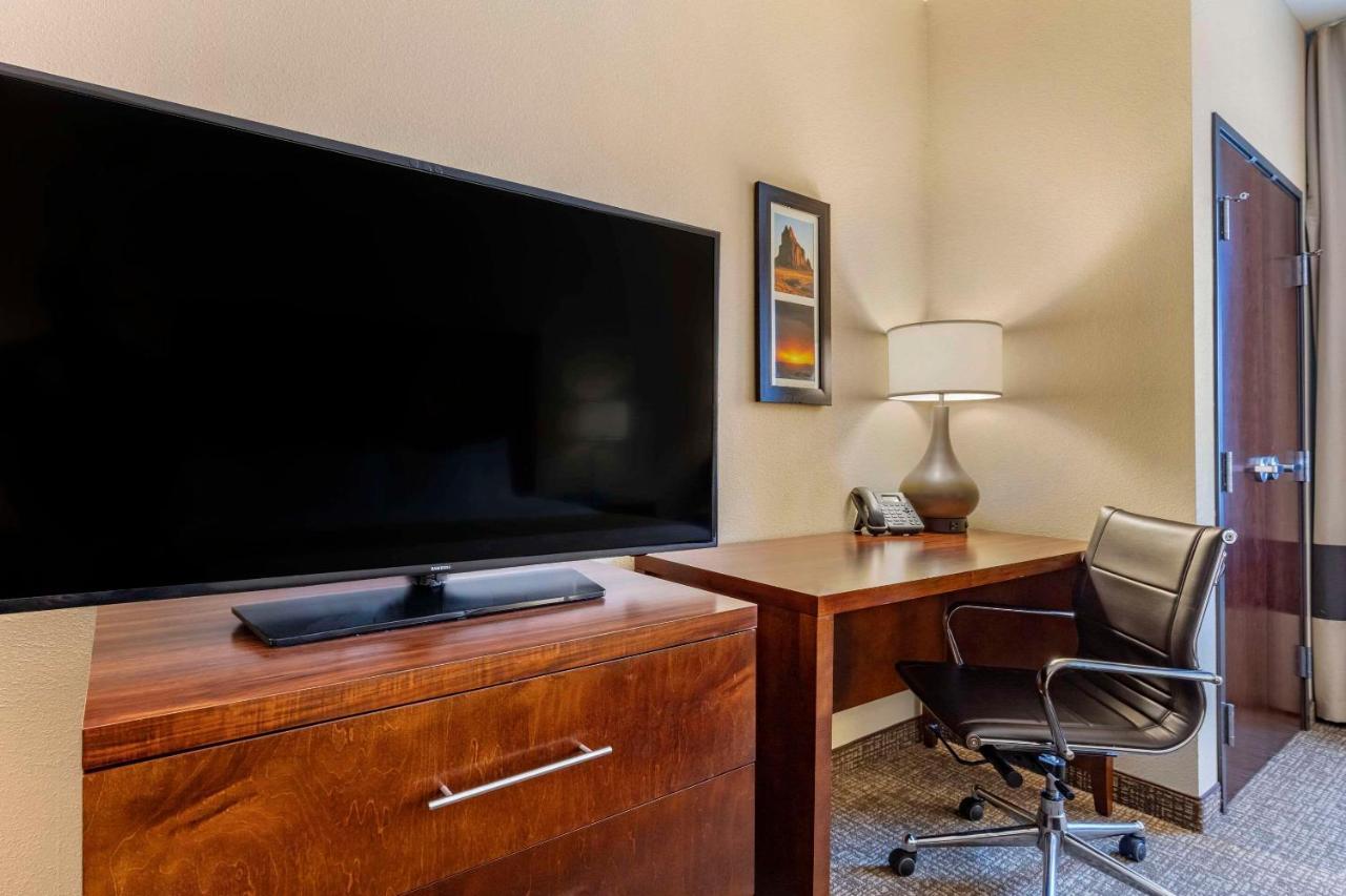 Edgewood Comfort Inn & Suites מראה חיצוני תמונה