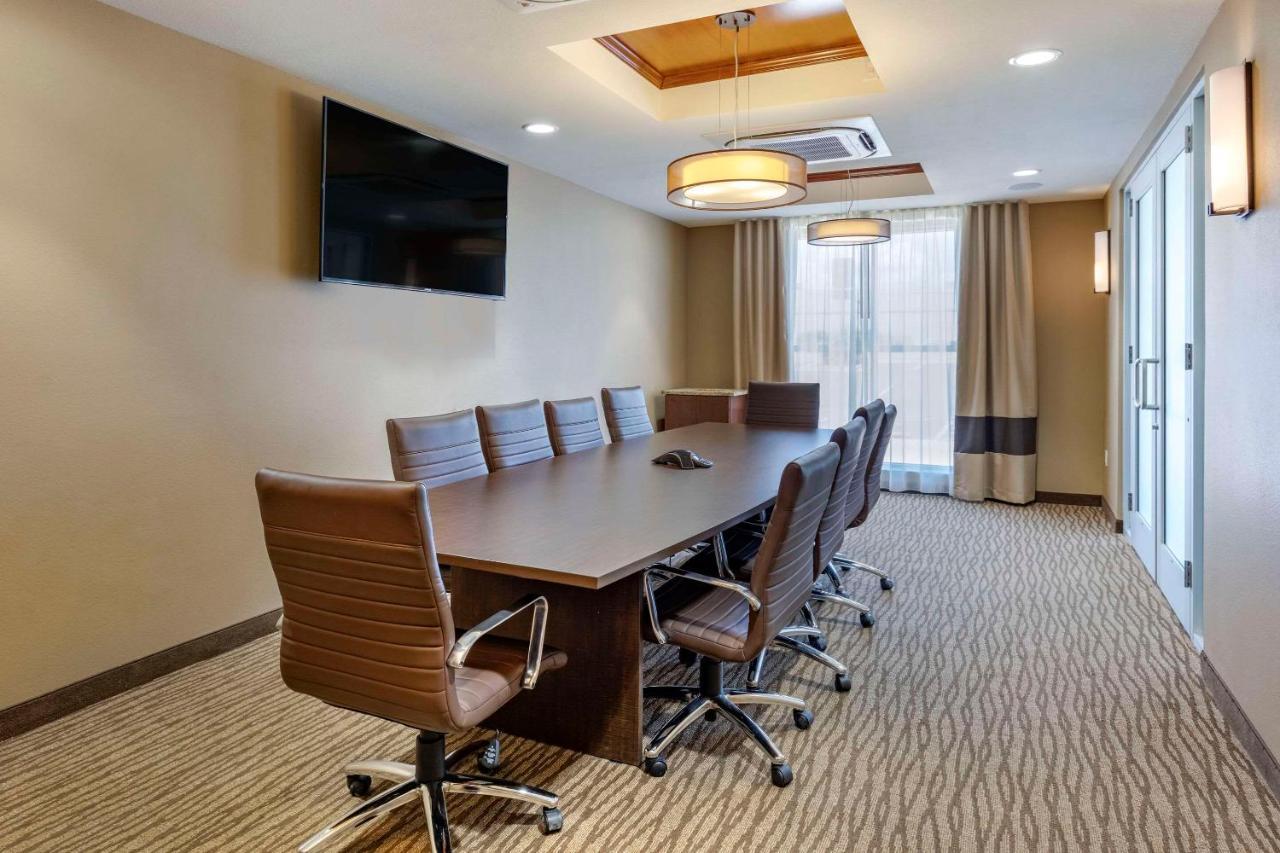 Edgewood Comfort Inn & Suites מראה חיצוני תמונה