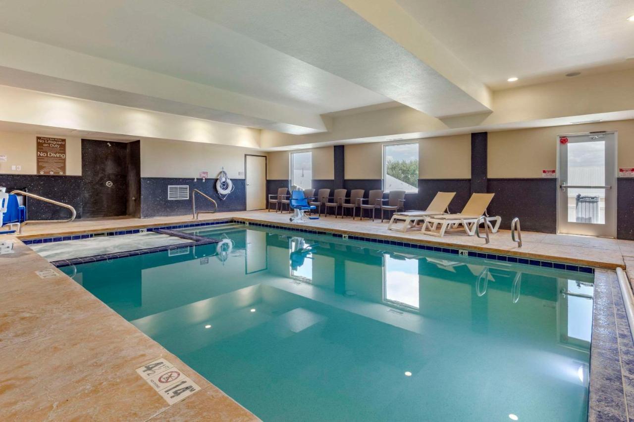 Edgewood Comfort Inn & Suites מראה חיצוני תמונה