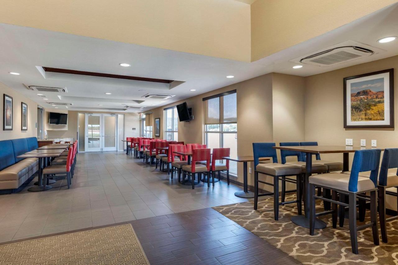 Edgewood Comfort Inn & Suites מראה חיצוני תמונה